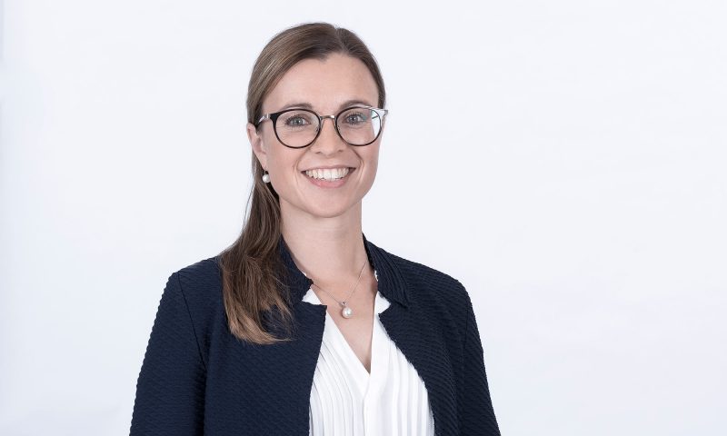 Portraitbild Julia Rettenmeier, Steuerberaterin, Holthoff-Pförtner Wassermann