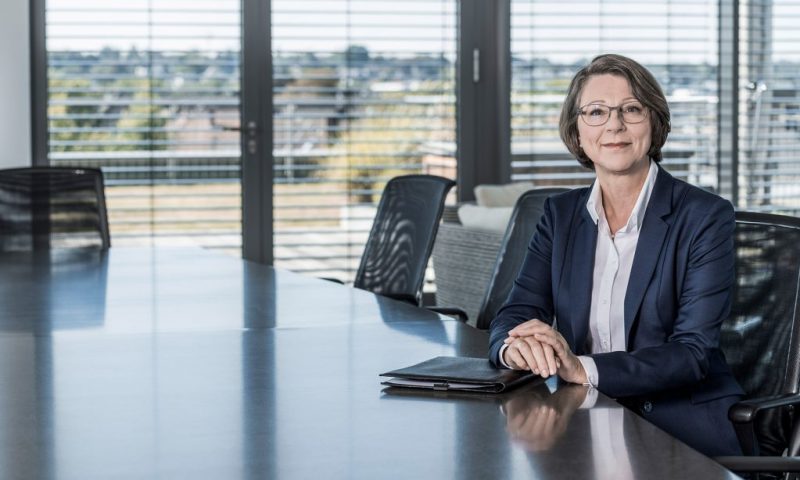 Portraitbild Valeria-Babette Hermes, Rechtsanwältin, Notar, ​​bei Holthoff-Pförtner Wassermann.
