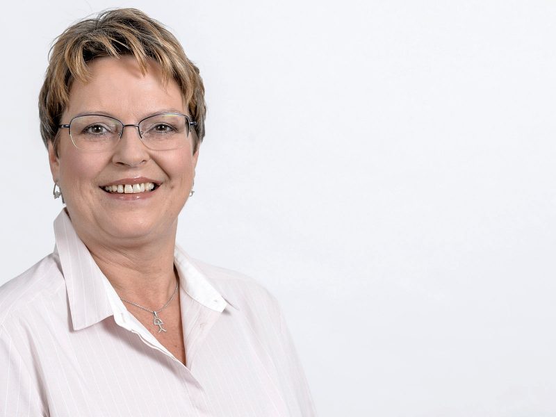 Portraitbild Petra Hendle, ​Rechtsanwalts- und Rechtsanwalts- und Notarfachangestellte Büroleiterin, Holthoff-Pförtner Wassermann