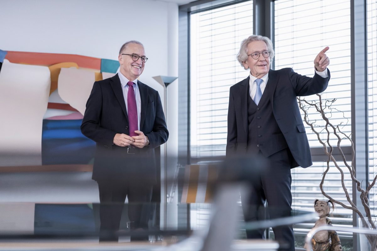 Dr. Stephan J. Holthoff-Pförtner, Notar a.D. und Prof. Dr. Bernd Wassermann wissen, wie wichtig fachübergreifende Zusammenarbeit ist.